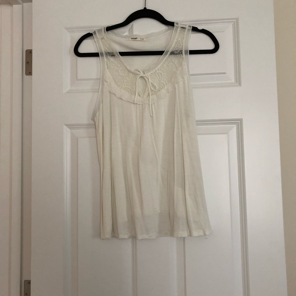 Lg. Cream tank with lace around neck